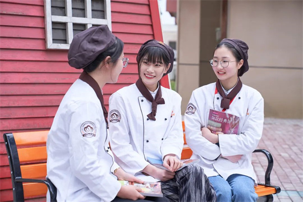 明明可以直接去烘焙店打工,为什么还要来欧米奇学习?