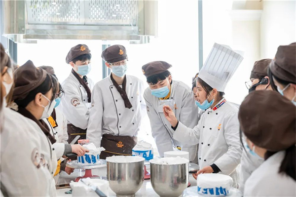 报读欧米奇,你能收获这么多→